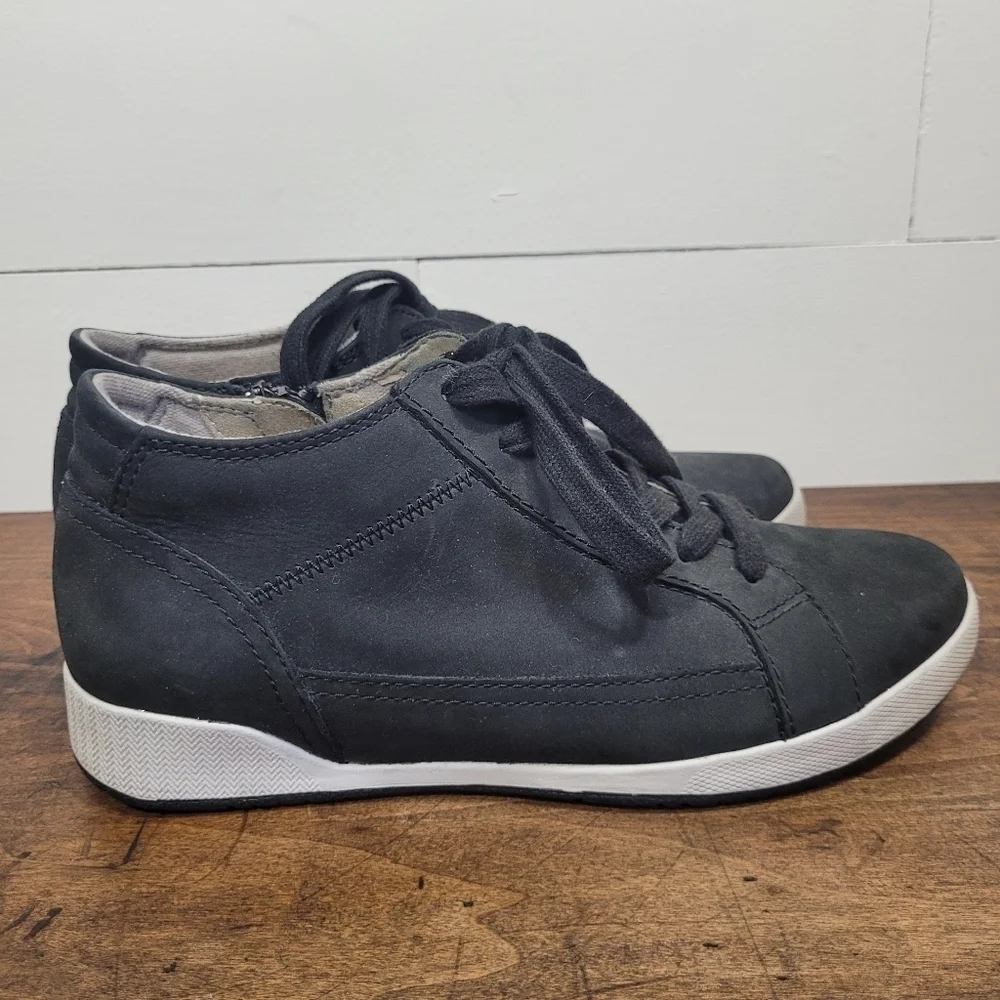 EUC Dansko Shoes Women's sz 39/7.5 US Onyx Milled Nubuck Low Top Zipper Shoes